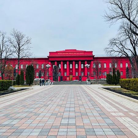 Amazing Tara'S Shevchenko Square Apartment Kiev Luaran gambar