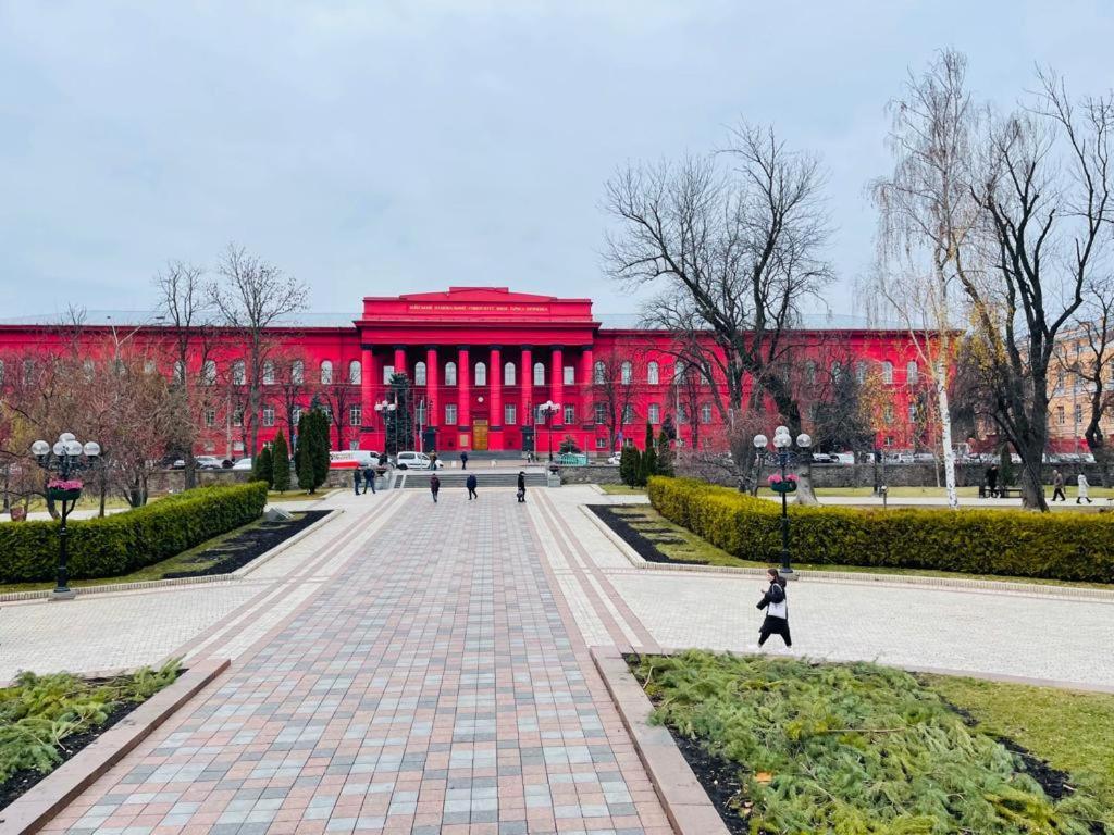 Amazing Tara'S Shevchenko Square Apartment Kiev Luaran gambar