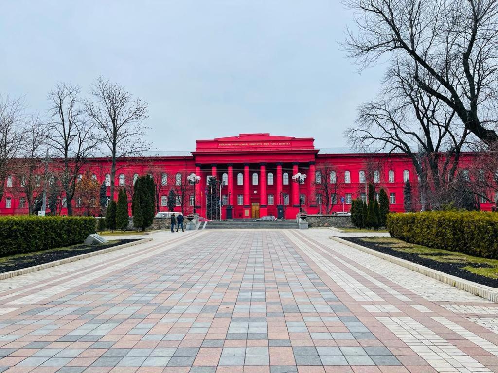 Amazing Tara'S Shevchenko Square Apartment Kiev Luaran gambar