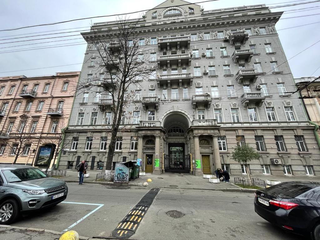 Amazing Tara'S Shevchenko Square Apartment Kiev Luaran gambar