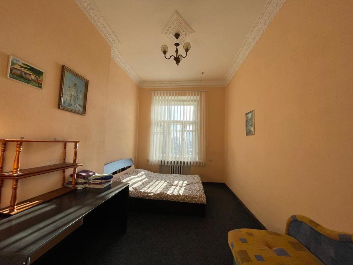 Amazing Tara'S Shevchenko Square Apartment Kiev Luaran gambar