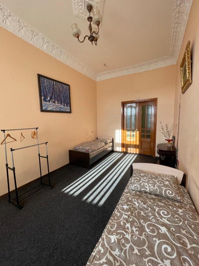 Amazing Tara'S Shevchenko Square Apartment Kiev Luaran gambar