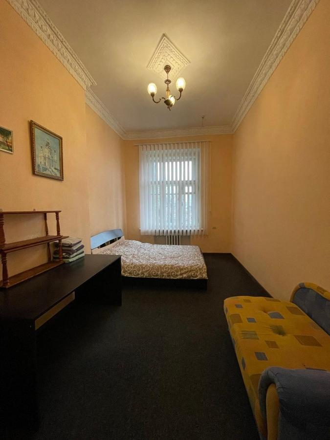 Amazing Tara'S Shevchenko Square Apartment Kiev Luaran gambar